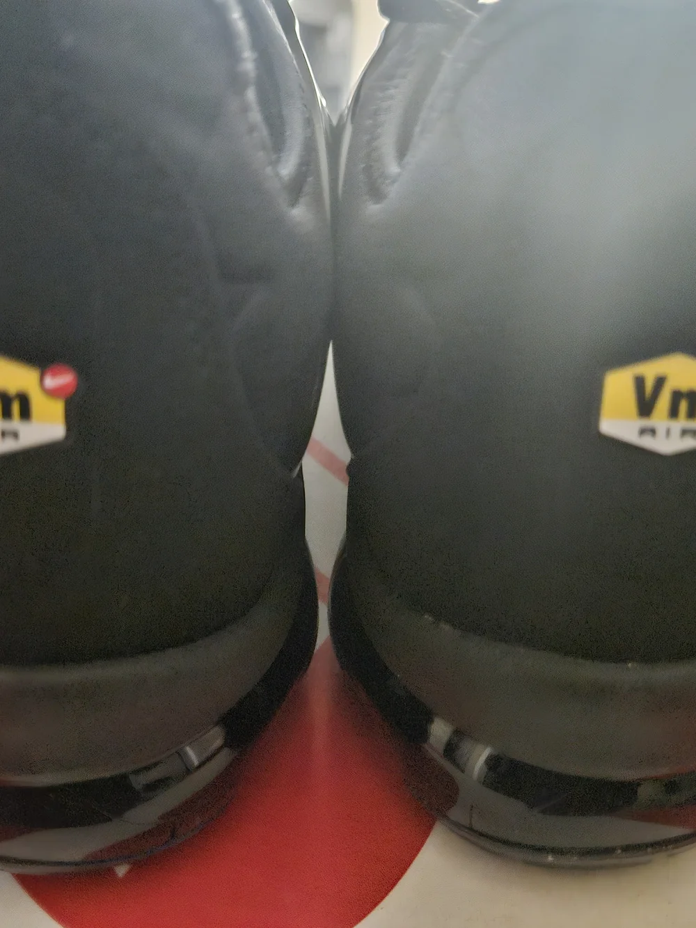 Nike Men’s Black Athletic Sneakers with Reflective Accents